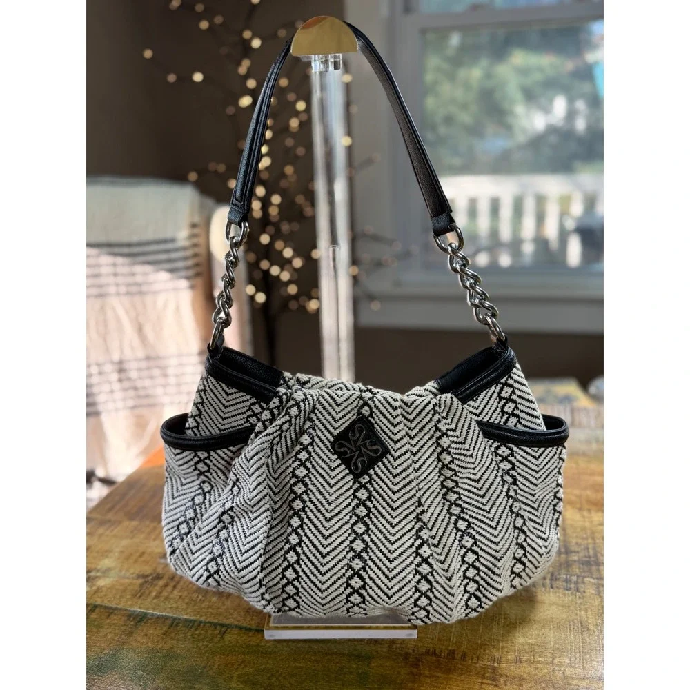 Simply Vera Vera Wang Black White Chevron Woven Shoulder Bag Chain Strap EUC